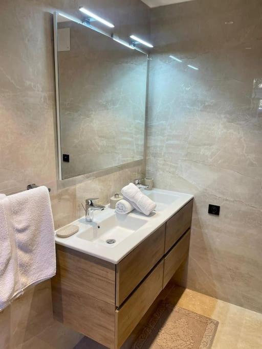 Superbe Appartement Pres De La Plage Et Du Centre Ville Saint-Tropez Luaran gambar